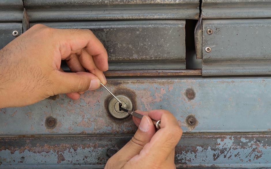 serrurier pour ouverture de porte coincée Taverny